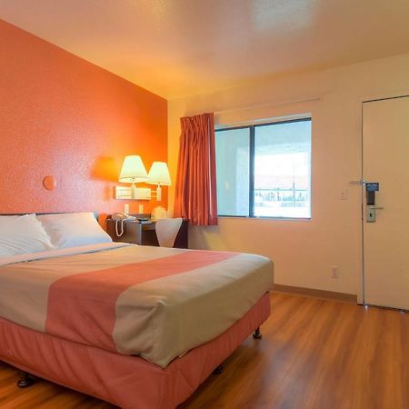 Motel 6-Palm Springs, Ca - Downtown Zewnętrze zdjęcie