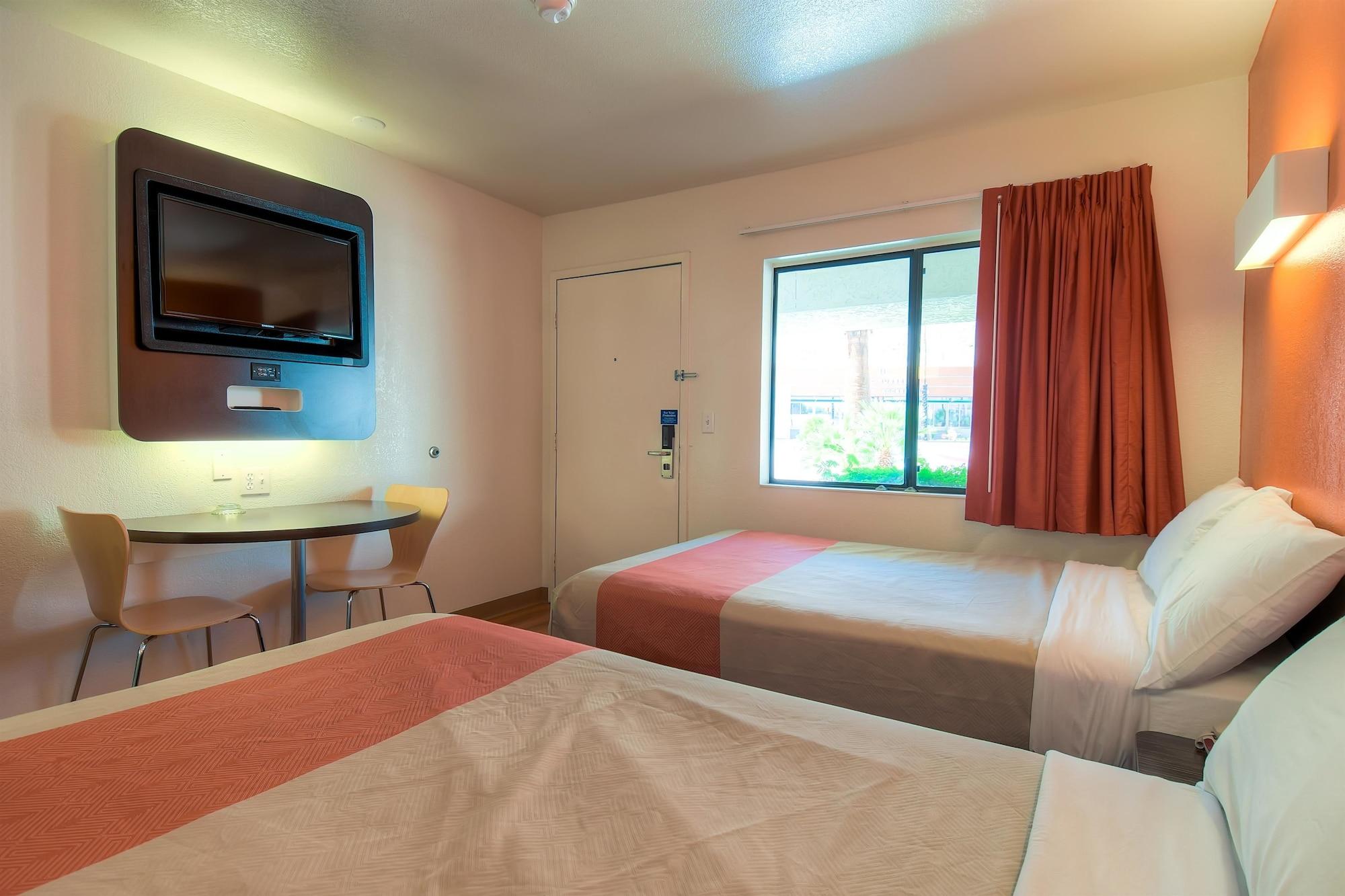 Motel 6-Palm Springs, Ca - Downtown Zewnętrze zdjęcie