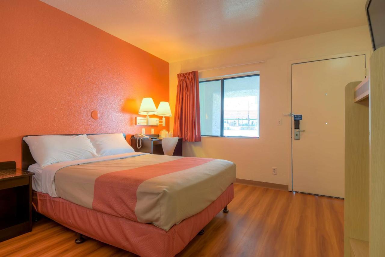 Motel 6-Palm Springs, Ca - Downtown Zewnętrze zdjęcie