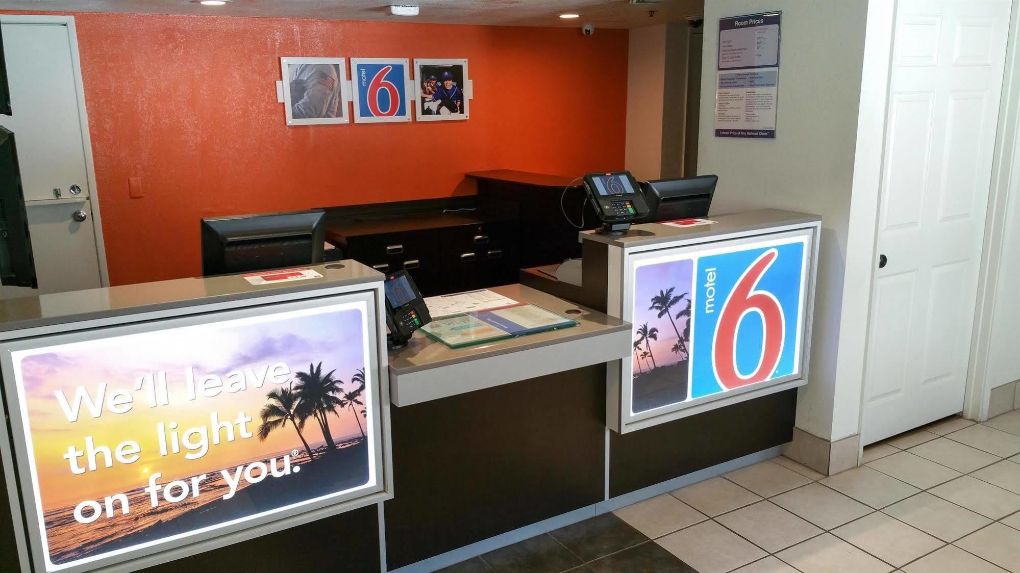 Motel 6-Palm Springs, Ca - Downtown Zewnętrze zdjęcie